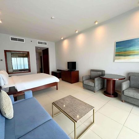 Radisson Blu Resort, Al Fujayrah Exterior foto A room at the hotel
