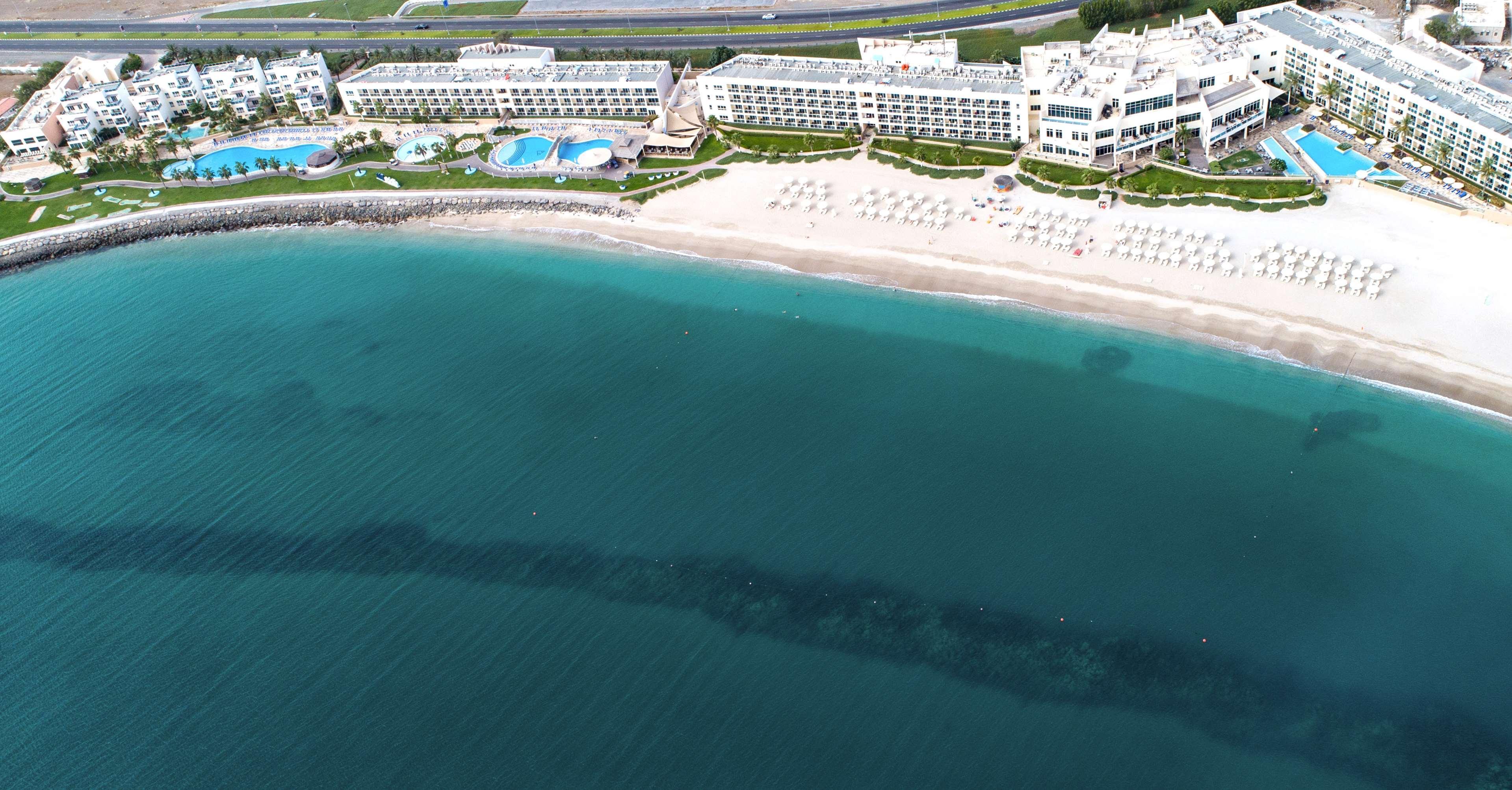 Radisson Blu Resort, Al Fujayrah Exterior foto Aerial view of the hotel
