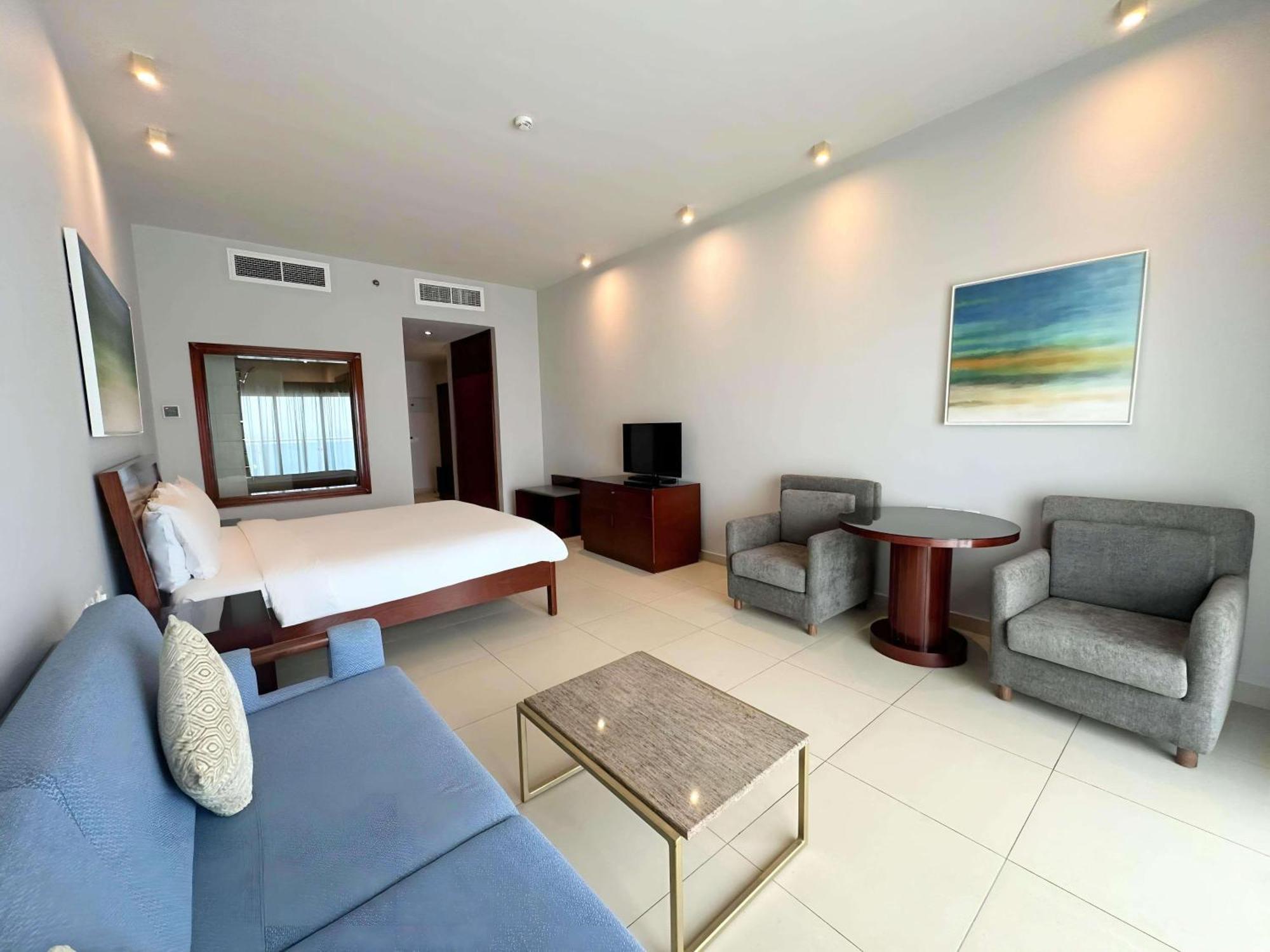Radisson Blu Resort, Al Fujayrah Exterior foto A room at the hotel